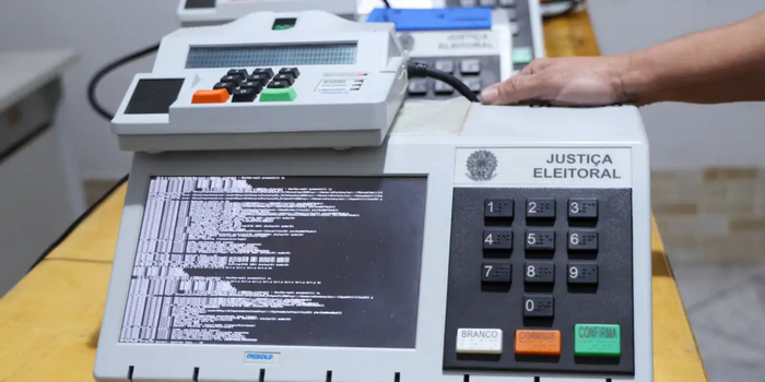 TSE conclui assinatura e lacração dos sistemas das urnas eletrônicas para as eleições de 2026, garantindo a integridade dos programas utilizados na votação.