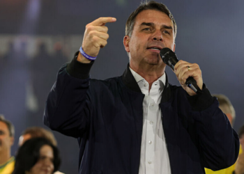 Projeto de 2007 sobre Nossa Senhora Aparecida foi associado falsamente a Flávio Bolsonaro e levou o TSE a ordenar a retirada de 1.170 links.