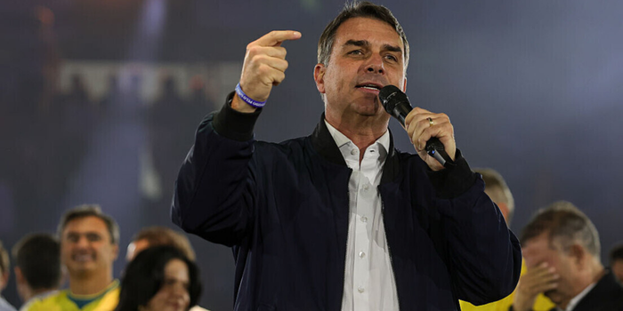 Projeto de 2007 sobre Nossa Senhora Aparecida foi associado falsamente a Flávio Bolsonaro e levou o TSE a ordenar a retirada de 1.170 links.