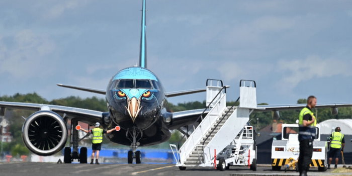 Embraer revisa projeções para 2026 após registrar receita de R$ 11,3 bilhões e carteira de pedidos recorde no segundo trimestre.