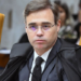 André Mendonça substitui prisão de ex-procurador do INSS por medidas cautelares na Operação Sem Desconto, incluindo uso de tornozeleira eletrônica.