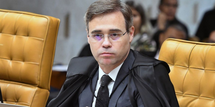 André Mendonça substitui prisão de ex-procurador do INSS por medidas cautelares na Operação Sem Desconto, incluindo uso de tornozeleira eletrônica.