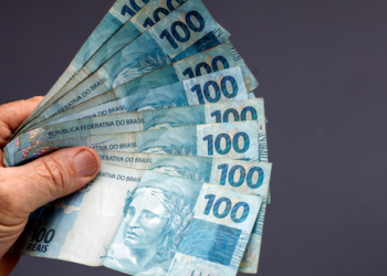 Inadimplência das famílias chega a 8% no crédito livre e bate recorde. Cartão e empréstimos pessoais estão entre as linhas mais pressionadas.