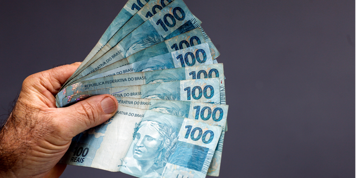 Inadimplência das famílias chega a 8% no crédito livre e bate recorde. Cartão e empréstimos pessoais estão entre as linhas mais pressionadas.