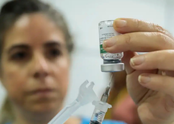 Variações de temperatura e umidade podem agravar problemas respiratórios. Saiba como diferenciar sintomas de rinite alérgica e gripe.