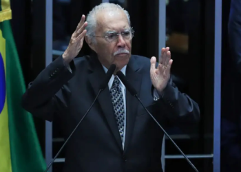 José Sarney permanece internado em São Luís com pneumonia. Segundo o Hospital UDI, ex-presidente está estável e sem previsão de alta.