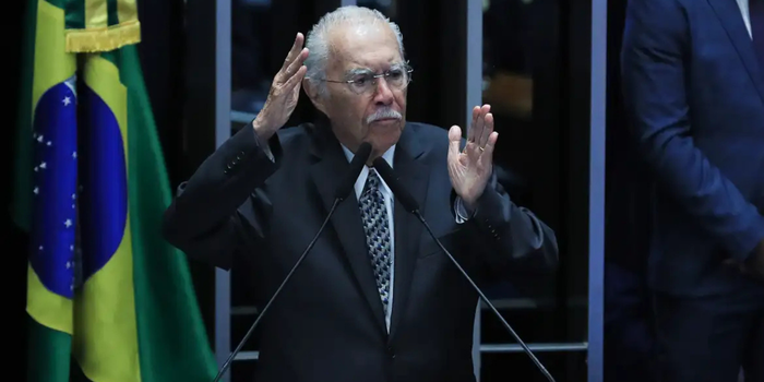 José Sarney permanece internado em São Luís com pneumonia. Segundo o Hospital UDI, ex-presidente está estável e sem previsão de alta.