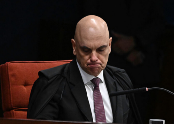 Oposição no Senado pressiona Davi Alcolumbre pelo avanço do pedido de impeachment de Alexandre de Moraes e ameaça obstruir votações.