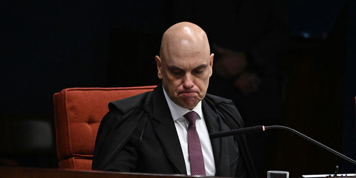 Oposição no Senado pressiona Davi Alcolumbre pelo avanço do pedido de impeachment de Alexandre de Moraes e ameaça obstruir votações.