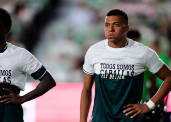 Vinícius, Mbappé e Konaté não exibiram por completo a camisa de apoio a Ceuta antes de Elche x Real Madrid pela La Liga.