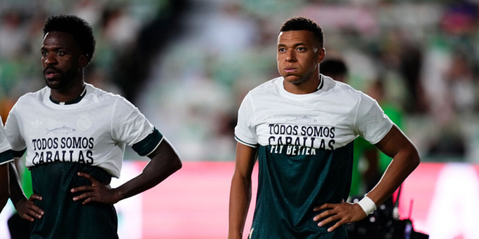 Vinícius, Mbappé e Konaté não exibiram por completo a camisa de apoio a Ceuta antes de Elche x Real Madrid pela La Liga.