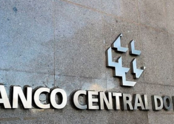 Copom reduz a Selic de 14% para 13,75% ao ano no quinto corte consecutivo e destaca inflação, atividade econômica e cenário internacional.