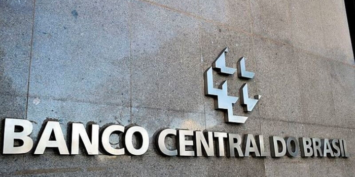 Copom reduz a Selic de 14% para 13,75% ao ano no quinto corte consecutivo e destaca inflação, atividade econômica e cenário internacional.