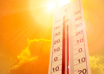 Calor intenso pode provocar queda da pressão, tontura e desidratação. Saiba quais grupos precisam de mais atenção.