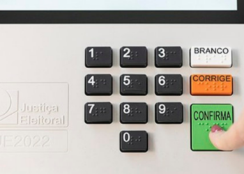 Simulador da Justiça Eleitoral permite conhecer a sequência dos votos e praticar o uso da urna antes das Eleições 2026.
