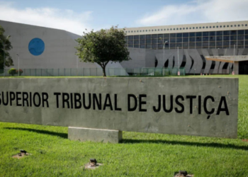 Pedido de vista suspende julgamento de ex-conselheiros do TCE-RJ no STJ. Relatora propôs penas de 27 a 55 anos de prisão.