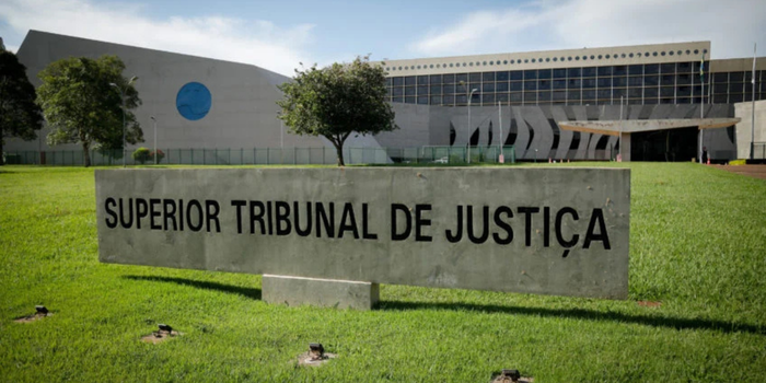 Pedido de vista suspende julgamento de ex-conselheiros do TCE-RJ no STJ. Relatora propôs penas de 27 a 55 anos de prisão.