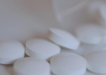 Autoridades alertam para intoxicação por ivermectina em altas doses; overdose pode provocar convulsões, coma e morte.