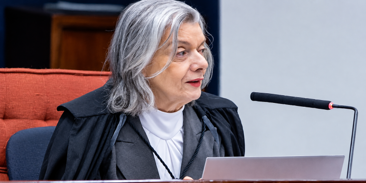 Cármen Lúcia negou pedido da campanha de Lula para ampliar a gratuidade do transporte interestadual no segundo turno das eleições de 2026.