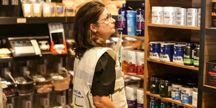 Suplementos em goma conquistam consumidores pela praticidade, mas especialistas alertam para cuidados com composição, dose, absorção e indicação.