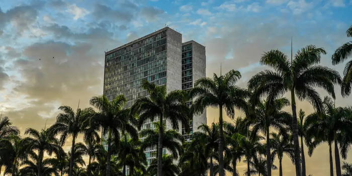 Levantamento da Transparência Brasil aponta informações insuficientes em 1.796 planos de obras financiadas por emendas Pix em 2025.