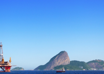 Produção de petróleo no Brasil bate novo recorde em agosto e chega a 4,615 milhões de barris por dia, segundo dados da ANP.