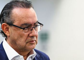 Augusto Cury afirma que advogados estudam mandado de segurança para tentar adiar o primeiro turno das eleições por uma semana.