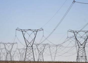  Distribuidoras de energia reforçam equipes e suspendem serviços não emergenciais para reduzir riscos de interrupções durante as eleições de 2026.