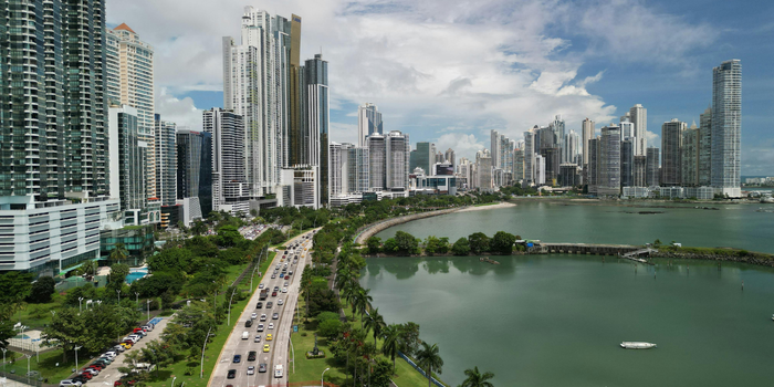 Panamá tem o maior custo de vida da América Latina, segundo levantamento da Wise. Venezuela aparece com o menor gasto médio mensal da região.