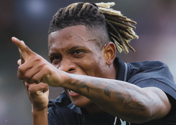 Coritiba e Botafogo empatam por 1 a 1 no Couto Pereira pela 30ª rodada do Brasileirão. Resultado mantém os dois times em fase negativa.