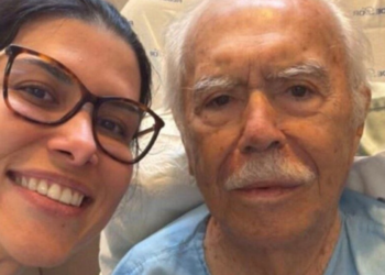  José Sarney deixa a UTI após cirurgia para tratar obstrução intestinal e continua internado em São Luís, no Maranhão, sem previsão de alta.