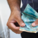 Banco Central informa que R$ 5,79 bilhões estão disponíveis para resgate no sistema Valores a Receber. Veja como consultar e evitar golpes.