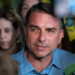 STF recebe investigação sobre suspeitas de lavagem de dinheiro e evasão fiscal envolvendo Flávio Bolsonaro, Willer Tomaz e empresas ligadas a apostas.