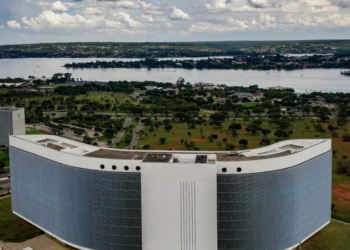 TSE restringe conteúdos eleitorais de Nikolas Ferreira e Pablo Marçal, prevê multa de R$ 50 mil e limita impulsionamento pago nas redes.