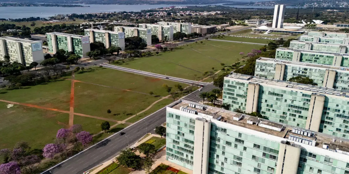 Servidores públicos federais poderão ter folga prolongada entre 30 de outubro e 2 de novembro, com a transferência do ponto facultativo do Dia do Servidor.