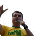 Simón Levy afirma que Flávio Bolsonaro chegou aos Estados Unidos e cita Marco Rubio em suposta operação chamada “Alba”, ainda sem confirmação oficial.