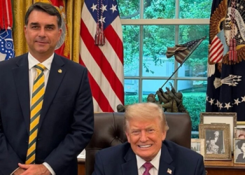 Flávio Bolsonaro deve receber visto para permanecer nos Estados Unidos, segundo a ABC News. Categoria do documento e duração ainda não foram divulgadas.