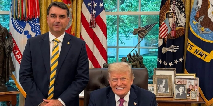 Flávio Bolsonaro deve receber visto para permanecer nos Estados Unidos, segundo a ABC News. Categoria do documento e duração ainda não foram divulgadas.
