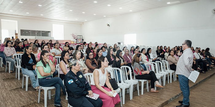 Prefeitura promove encontro sobre saúde da mulher e valorização das servidoras da Educação em São Francisco.