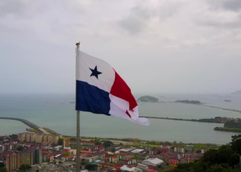 Panamá registra terremoto de 7,7 e mais de cem réplicas. Autoridades contabilizam feridos, evacuações e edifícios danificados.