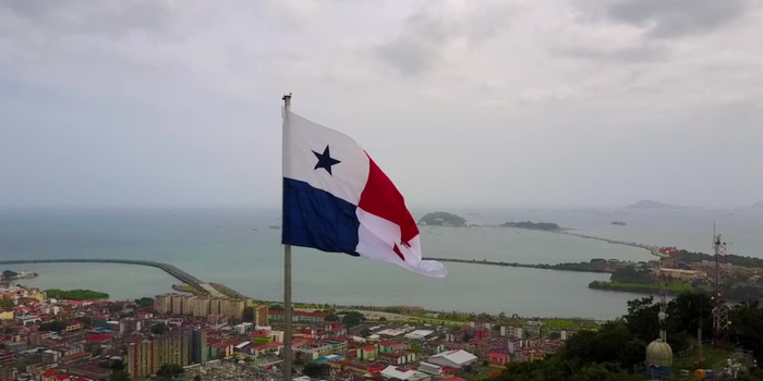 Panamá registra terremoto de 7,7 e mais de cem réplicas. Autoridades contabilizam feridos, evacuações e edifícios danificados.