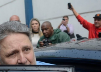 TSE pede manifestação da PGE sobre desistência de Anthony Garotinho, caso que pode alterar a totalização da eleição para o governo do Rio.