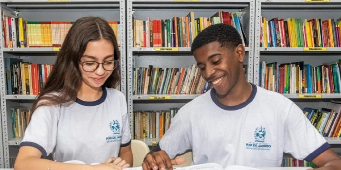 Estudantes do RJ já podem renovar matrículas para 2027. Confira prazos, transferências e calendário da Seeduc.