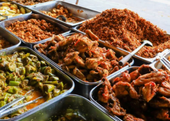 Vídeos de desafios de comida fazem sucesso nas redes, mas especialistas alertam para riscos de excesso, engasgos, refluxo e normalização de porções exageradas.