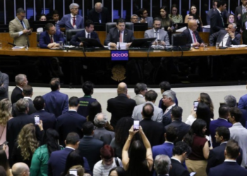 Senado deve votar em primeiro turno, na quarta-feira (14), a PEC que acaba com a escala 6x1 e reduz a jornada semanal de 44 para 40 horas.