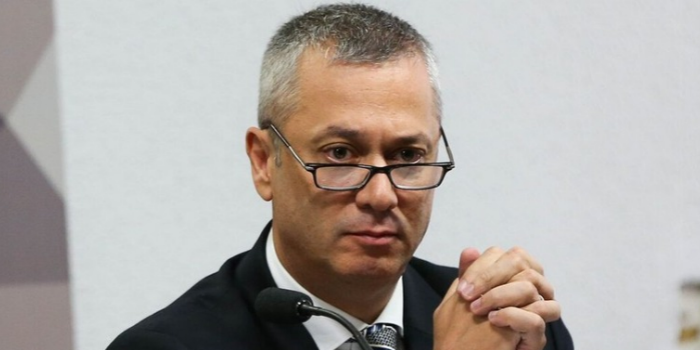 Mensagens extraídas pela PF do celular de Daniel Vorcaro mostram tentativa de Fábio Medina Osório de aproximá-lo de Paulo Gonet e outras autoridades.