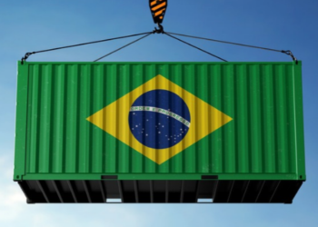 FMI reduz a previsão de crescimento do PIB brasileiro para 2,2% em 2026 e 1,9% em 2027. Relatório também projeta inflação e desemprego.