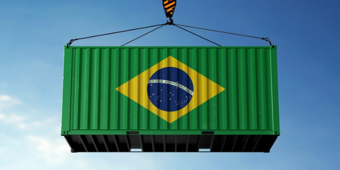 FMI reduz a previsão de crescimento do PIB brasileiro para 2,2% em 2026 e 1,9% em 2027. Relatório também projeta inflação e desemprego.