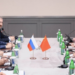 Rússia e China discutem os conflitos na Ucrânia e no Irã, as relações com os EUA e a cooperação internacional em reunião realizada no Azerbaijão.