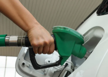 AGU entra com 20 ações contra distribuidoras e postos suspeitos de preços abusivos de combustíveis e pede R$ 63,8 milhões em indenizações.